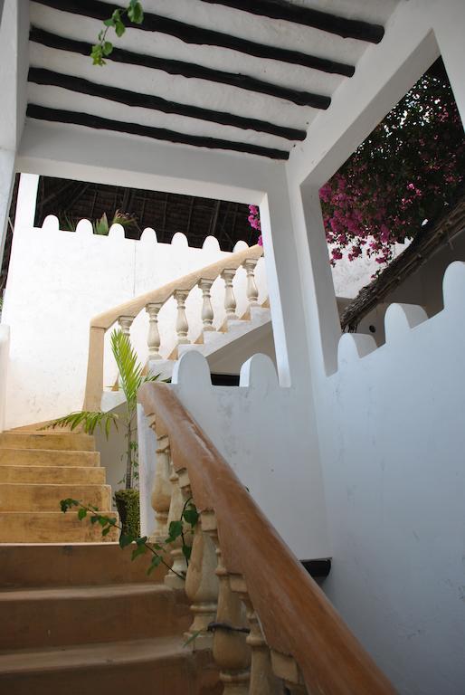 ラム Shella White House Bed & Breakfast エクステリア 写真