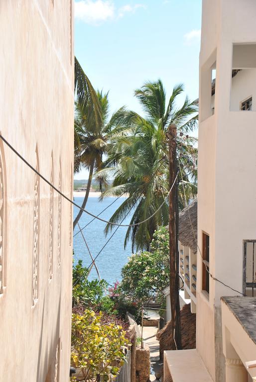 ラム Shella White House Bed & Breakfast エクステリア 写真