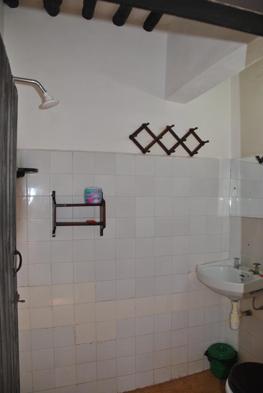 ラム Shella White House Bed & Breakfast エクステリア 写真